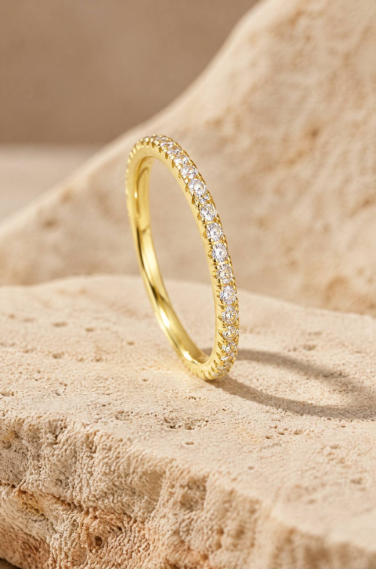 Vernazza eternity band in Gold