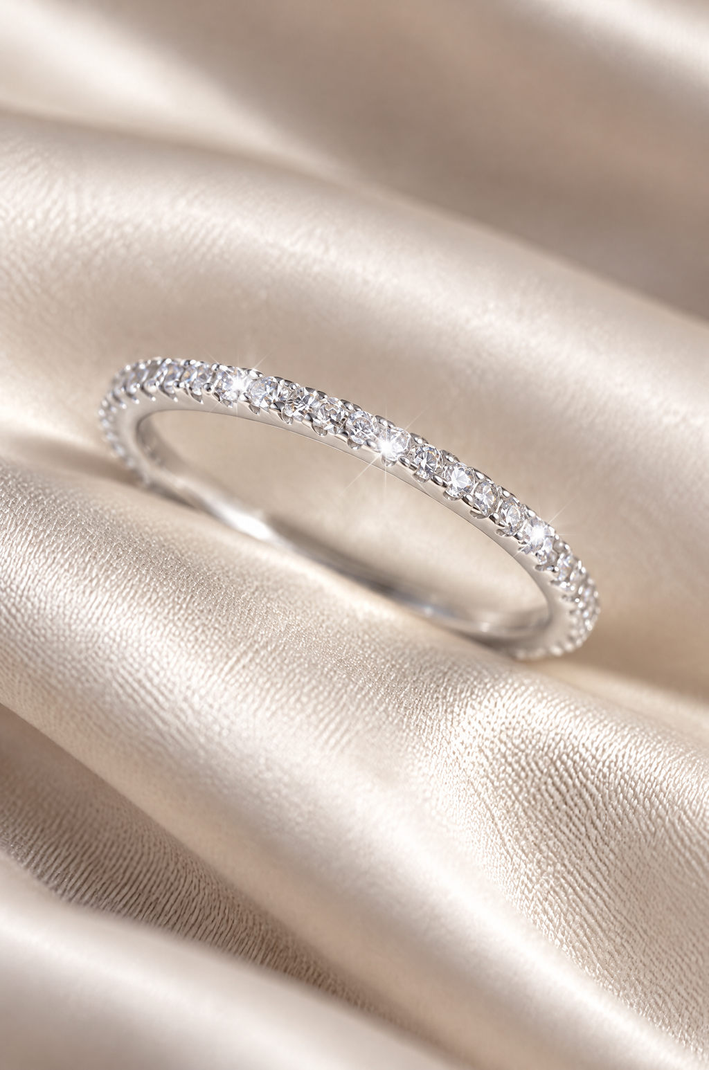 Vernazza eternity band, crystal detail