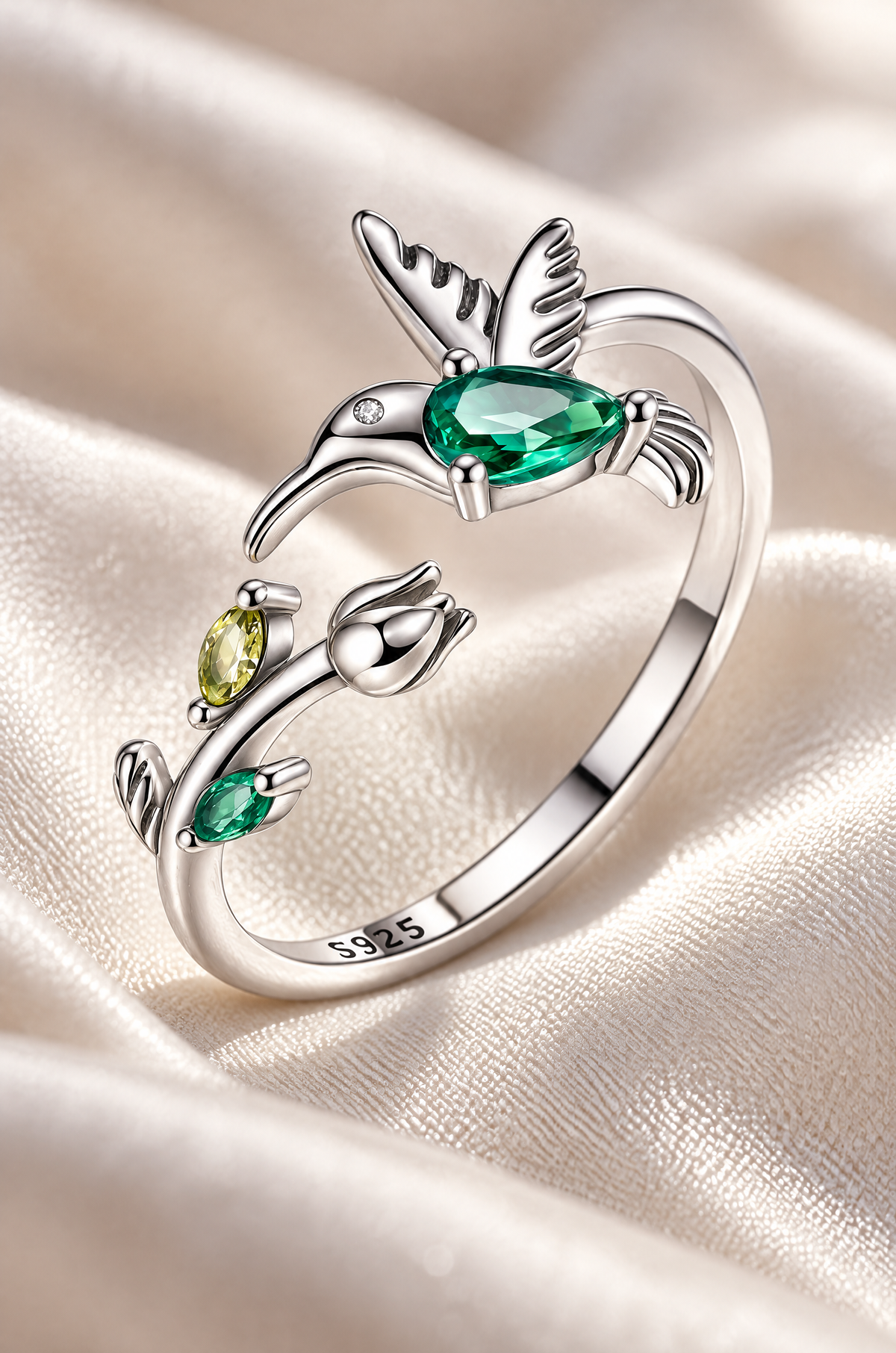 Ventotene hummingbird ring, crystal detail