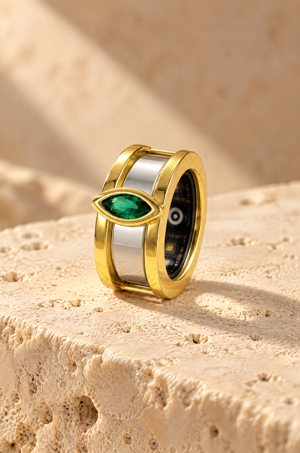 Cefalù cover fitted over a silver smart ring