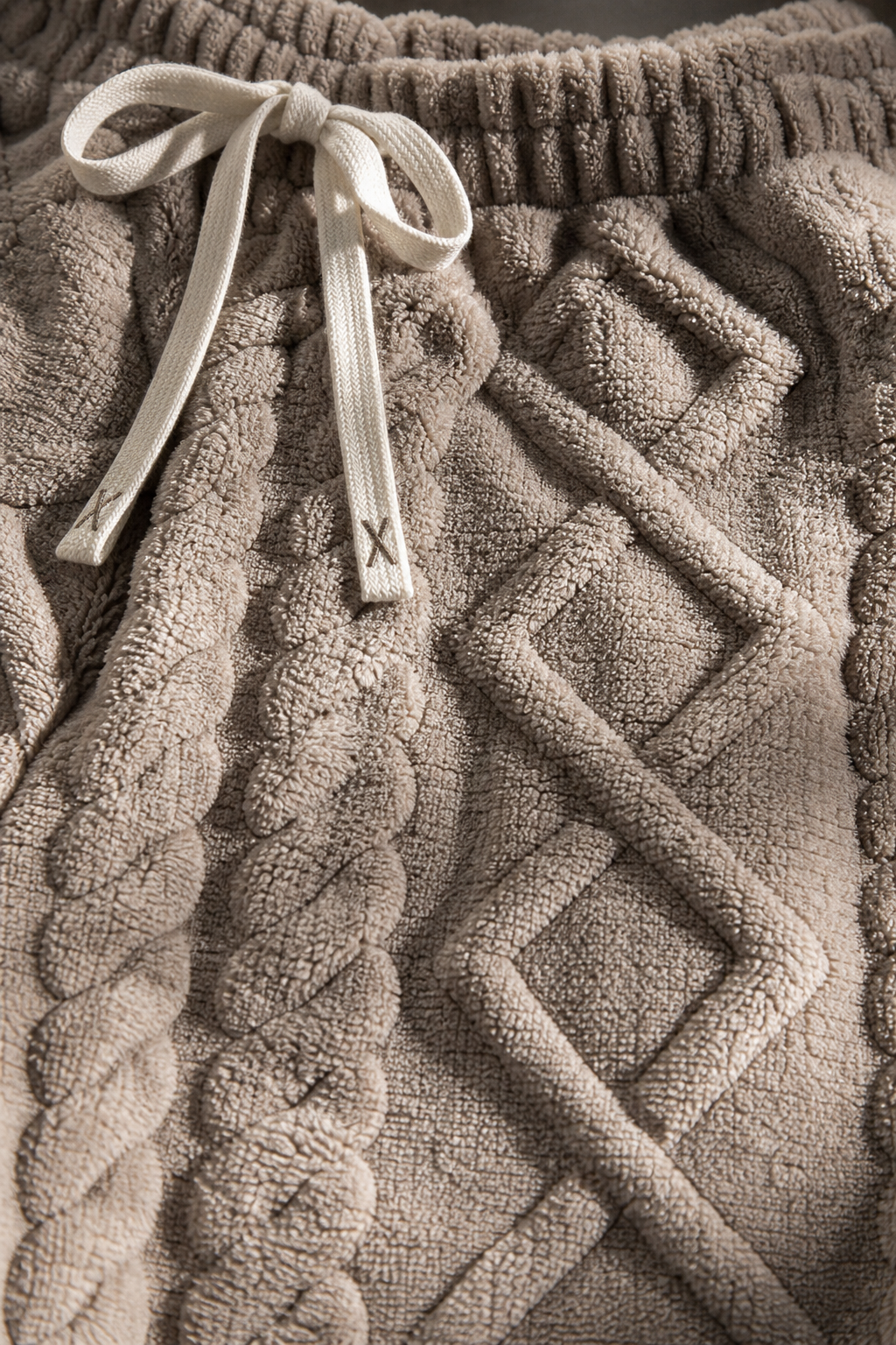Agerola fleece pant, cable texture detail