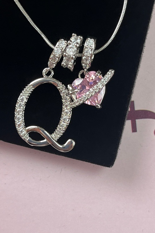 Cifra initial necklace letter Q