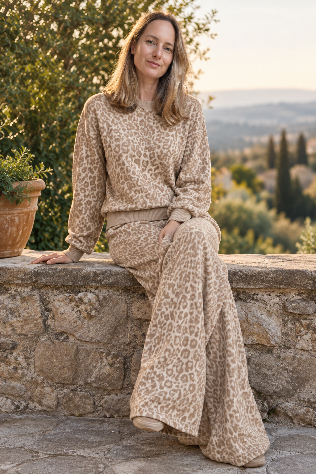 Conca leopard set, worn on a terrace wall