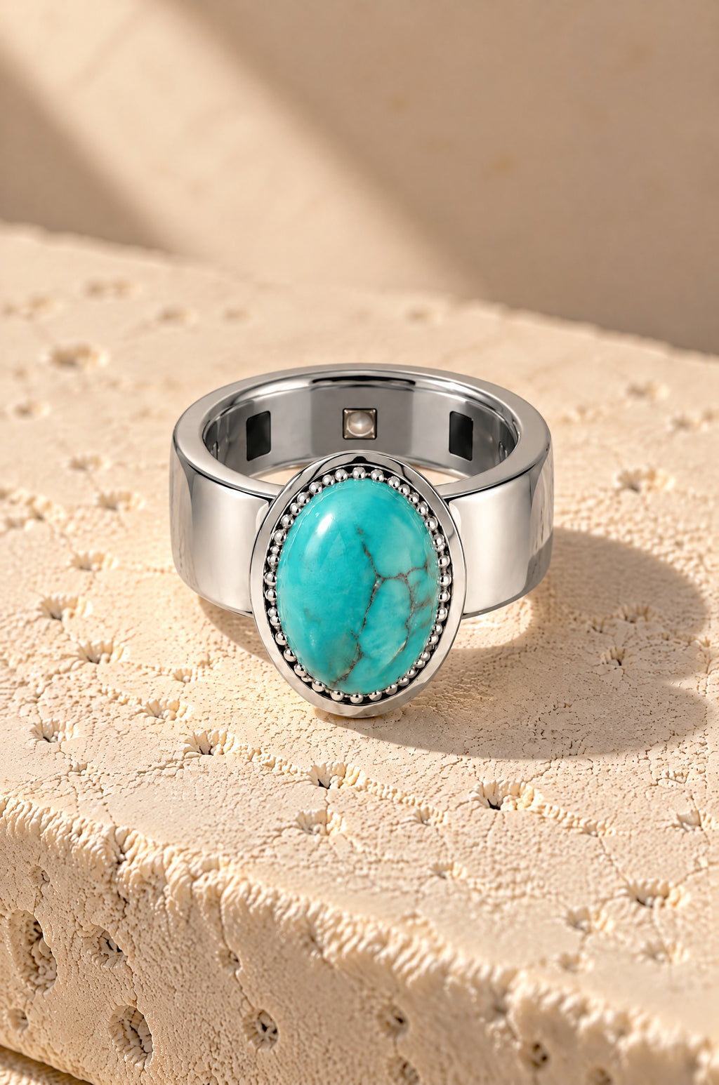 Giglio turquoise cover fitted over a smart ring