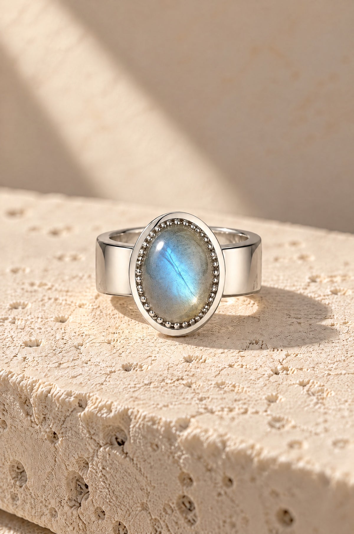 Giglio ring cover with a blue moon stone