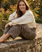 Woman seated wearing the Maiori barrel jean
