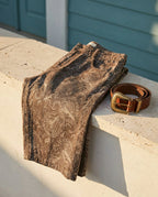 Maiori barrel jean folded on a limestone ledge