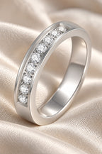 Recco moissanite band, moissanite row detail