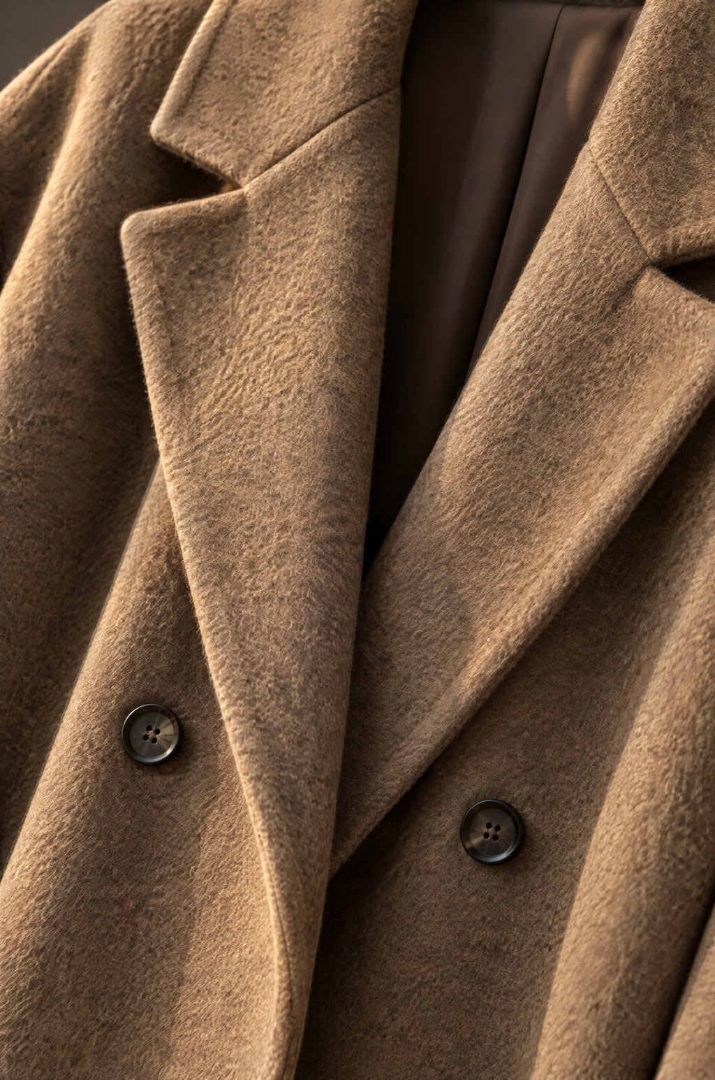 Sapri long coat, lapel detail