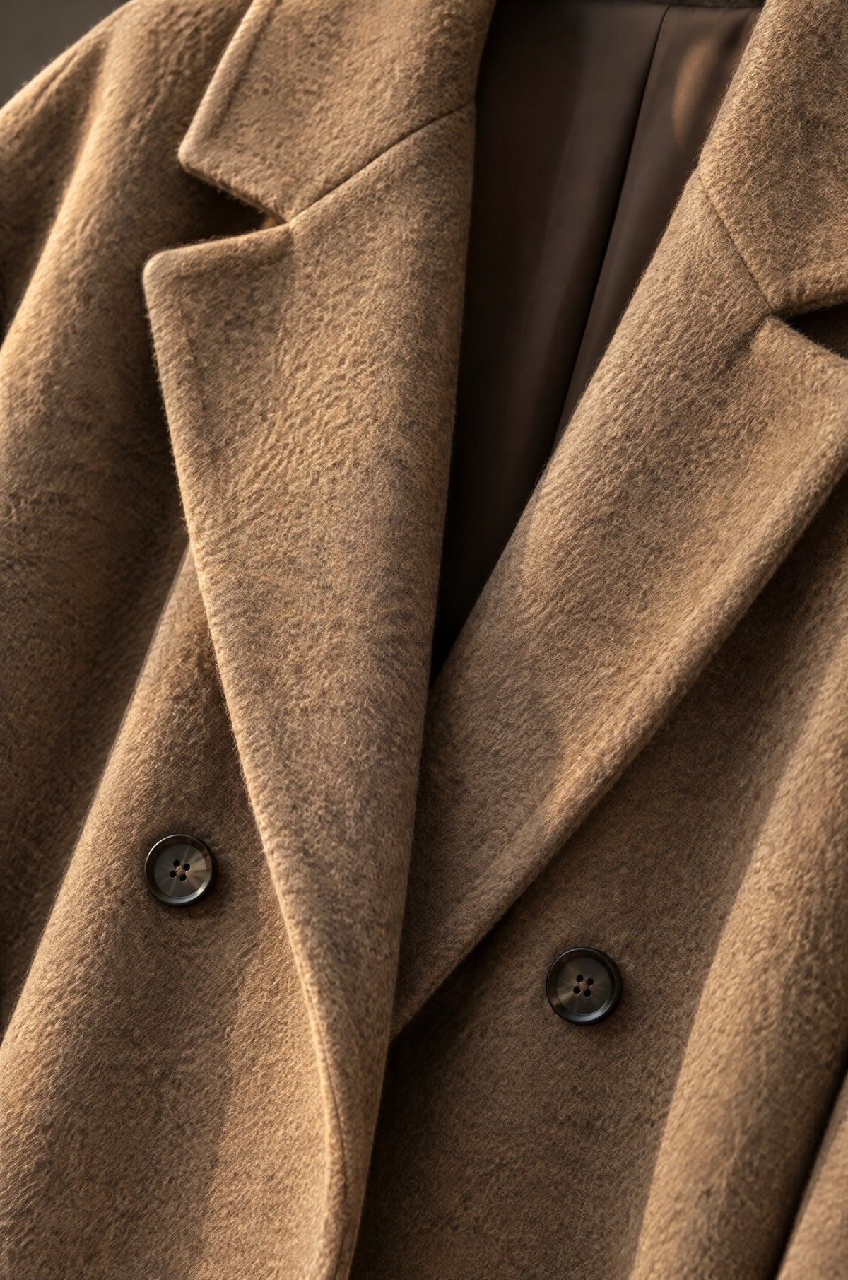 Sapri long coat, lapel detail