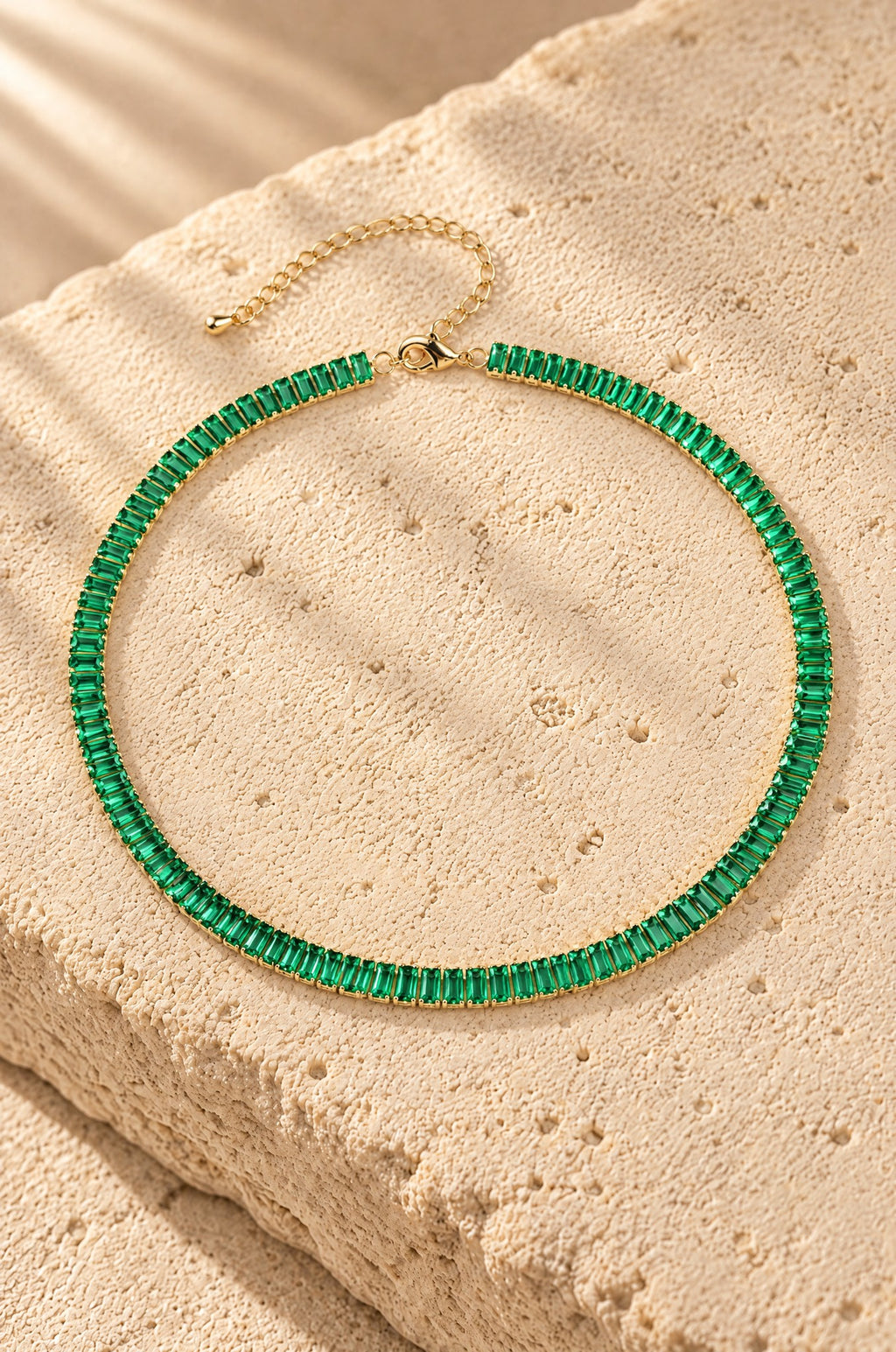 Smeraldo tennis necklace, on travertine