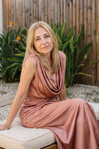 Sera satin gown, seated