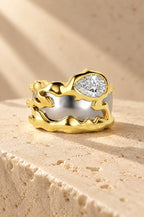 Vulcano cover fitted over a smart ring