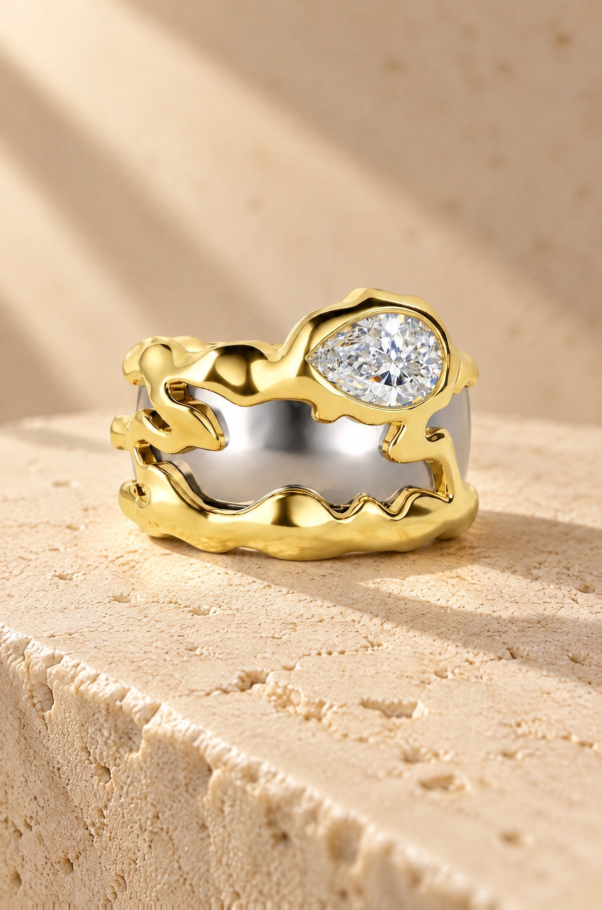 Vulcano cover fitted over a smart ring