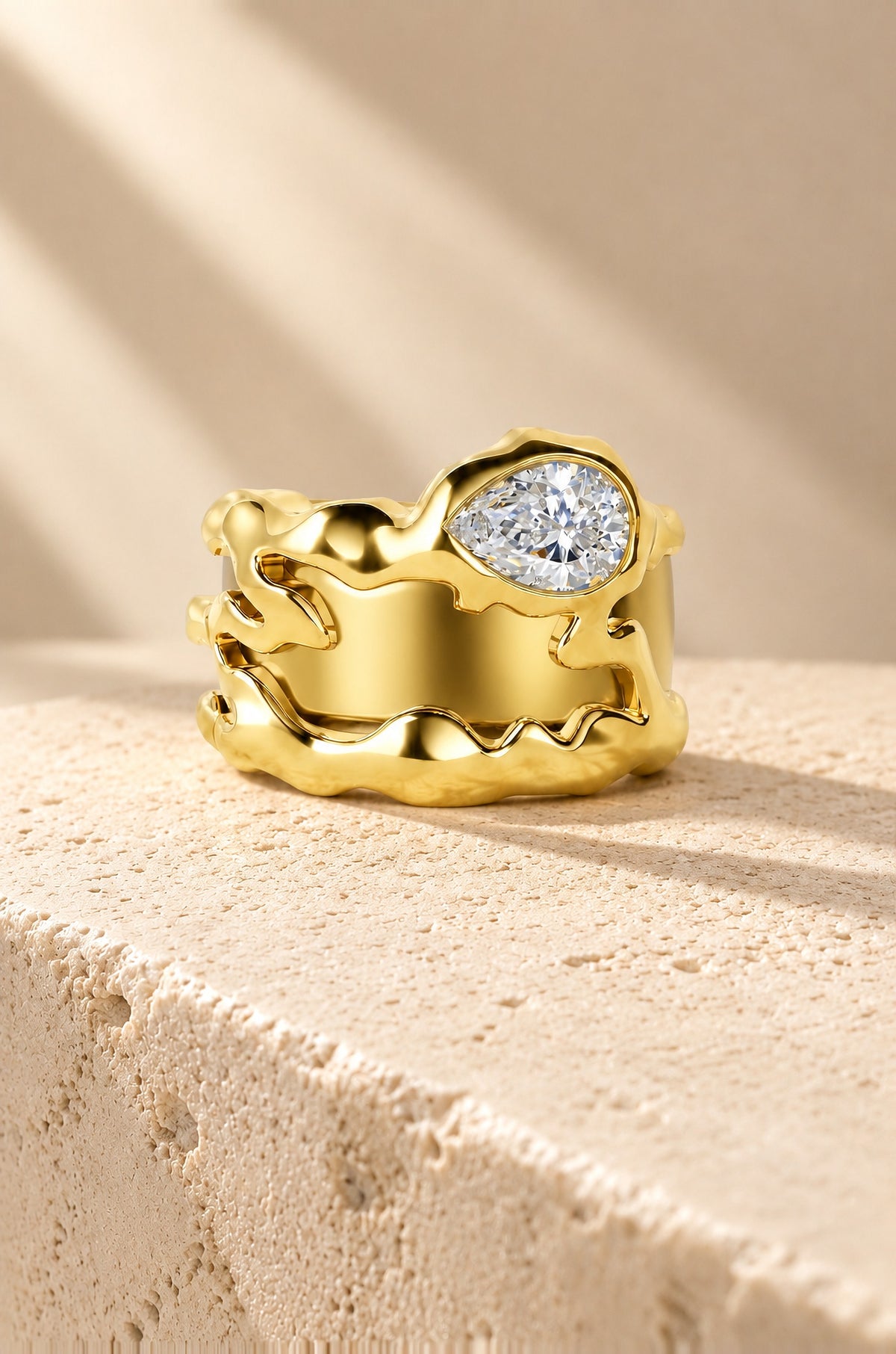 Vulcano cover fitted over a gold smart ring